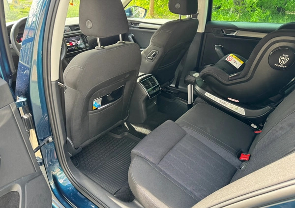 Skoda Superb cena 141000 przebieg: 48000, rok produkcji 2022 z Warszawa małe 37